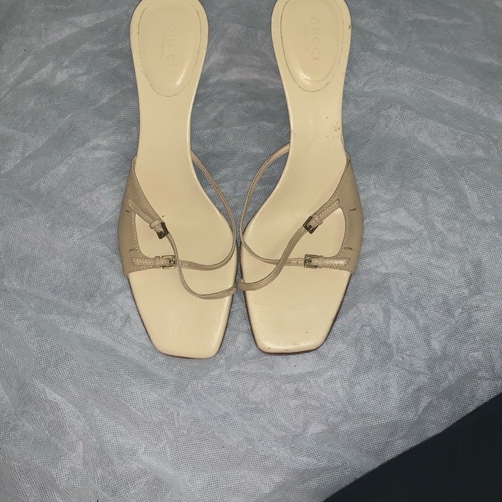 Gucci Tan Heels Elegant and Versatile